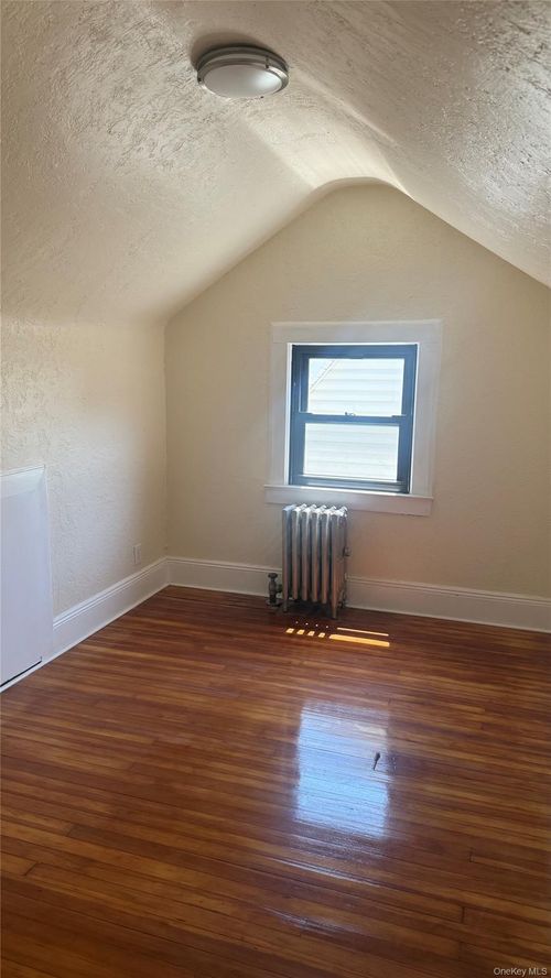 3rd-floor-89-28 207th Street, New York, NY, 11427 | Card Image