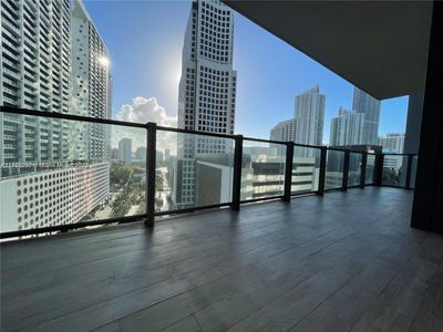 909 - 68 Se 6th St, Condo with 2 bedrooms, 2 bathrooms and null parking in Miami FL | Image 1