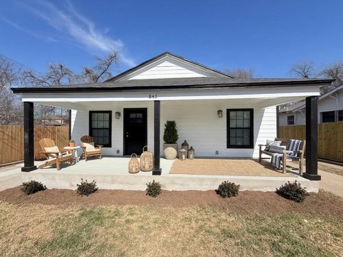 847 E Powell Ave, Fort Worth, TX, 76104-6521 | Card Image