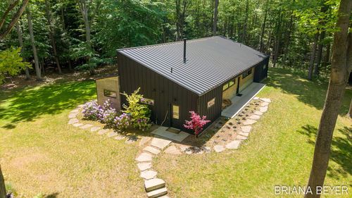 6550 Lake Effect Dr, Holland, MI, 49423-9751 | Card Image