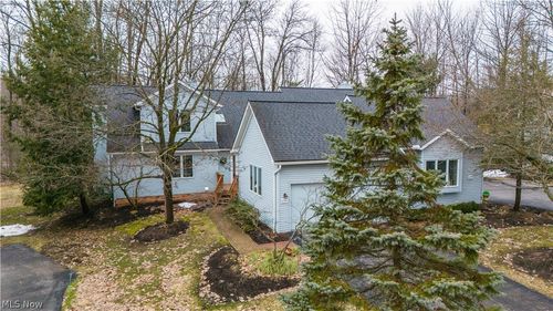 632 Blue Spruce Trl, Chagrin Falls, OH, 44023-6730 | Card Image