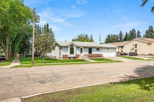 5502 46 St, Lloydminster, AB, T9V0E5 | Card Image