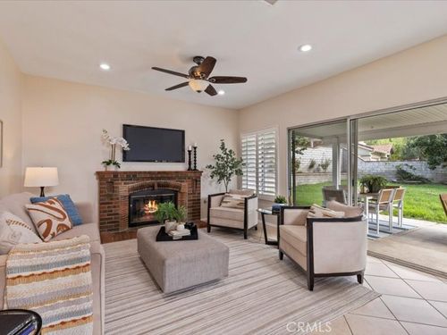 22428 Poplar St, Santa Clarita, CA, 91390-4063 | Card Image