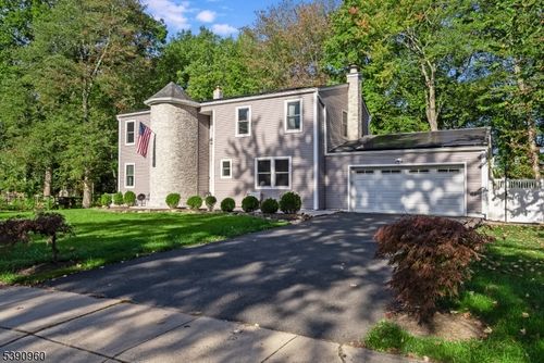 22 Whitaker Pl, West Caldwell, NJ, 07006-7317 | Card Image