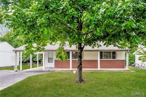 11114 Mars Ln, Maryland Heights, MO, 63043-1929 | Card Image