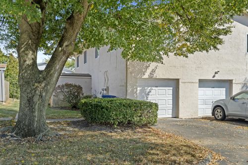 b-656 Cherry Ridge Rd, Columbus, OH, 43228-2790 | Card Image