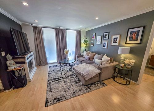211-5429 Newcastle Ave, Encino, CA, 91316-4245 | Card Image