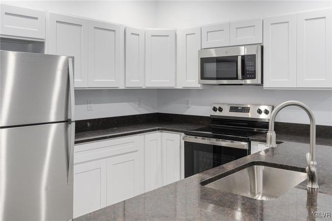 Model photos of townhomes. | Image 16