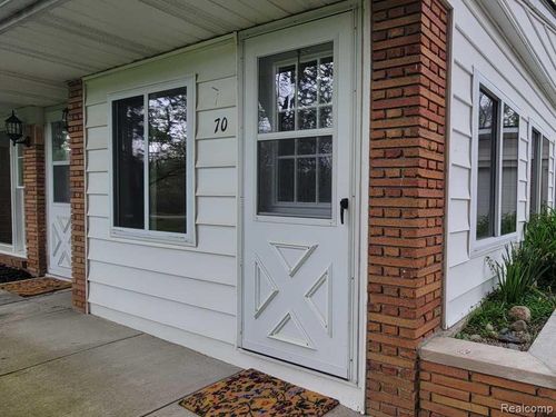 70 Sterling Dr, Lapeer, MI, 48446-2827 | Card Image