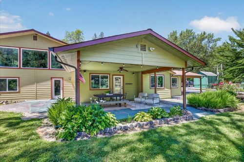 423 Fielder Ln, Grants Pass, OR, 97526-4205 | Card Image
