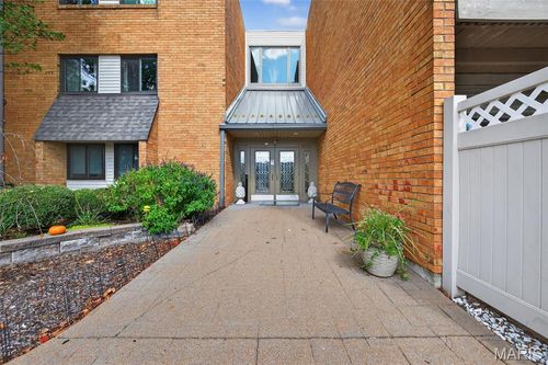 unit-202-950 E Rue De La Banque, Saint Louis, MO, 63141-5162 | Card Image