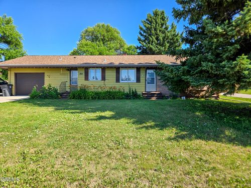 205 4th Ave E, Lignite, ND, 58752-7716 | Card Image