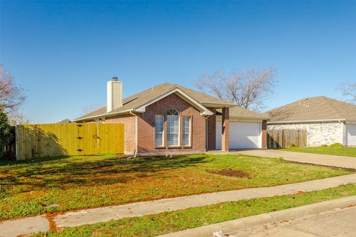 1313 Indian Wells Trl, Midlothian, TX, 76065-5067 | Card Image