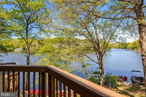 11024 Thrush Ridge Rd, Reston, VA, 20191-4713 | Card Image