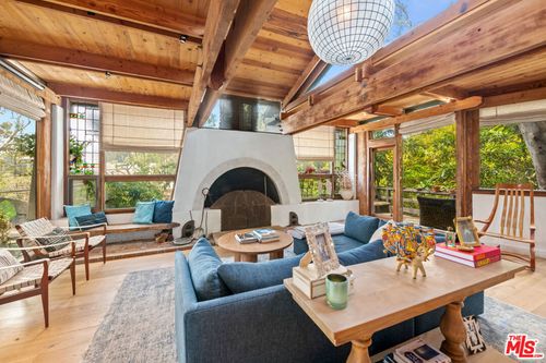 516 Latimer Rd, Santa Monica, CA, 90402-1019 | Card Image