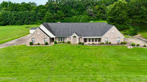 155 Foxwood Cir W, Hernando, MS, 38632-7220 | Card Image