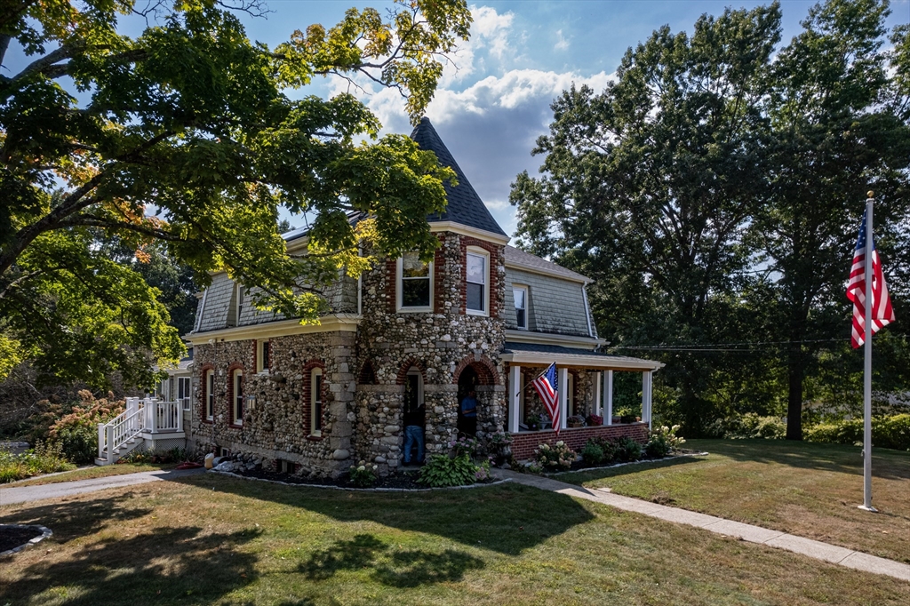 Village St, Medway, MA 02053