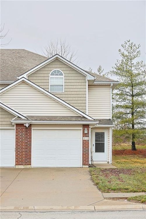 911 Sw Peach Tree Ln, Blue Springs, MO, 64064-7814 | Card Image