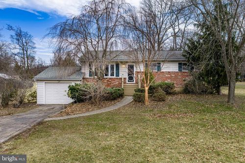 6527 Walnut Ln, Coopersburg, PA, 18036-1119 | Card Image