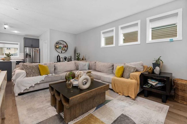 406 Hillcrest Road Sw, Home with 3 bedrooms, 3 bathrooms and 3 parking in Airdrie AB | Image 4