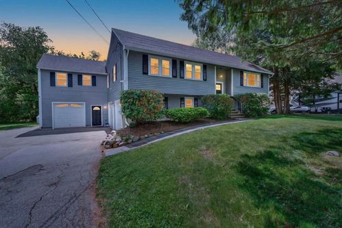 30 Amberwood Dr, Atkinson, NH, 03811-2208 | Card Image