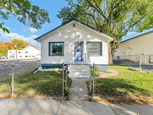 1130 Elm St Se, Medicine Hat, AB, T1A1C5 | Card Image