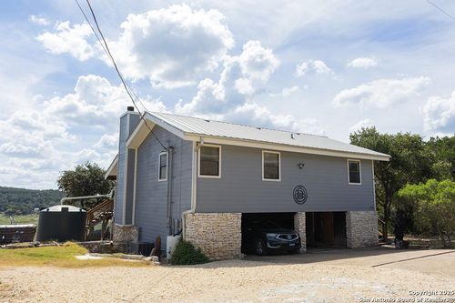 314 Sunset Dr, Lakehills, TX, 78063-4318 | Card Image