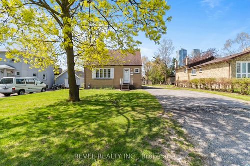 3524 Joan Dr, Mississauga, ON, L5B1T8 | Card Image