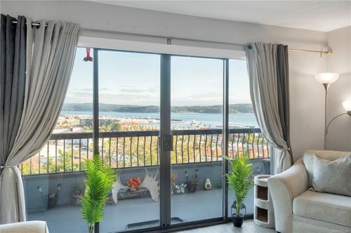 204-907 Cedar St, Campbell River, BC, V9W2W1 | Card Image