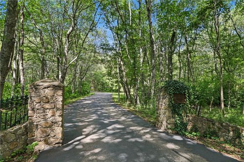 555 Carpenter Ln, Saunderstown, RI, 02874-3713 | Card Image
