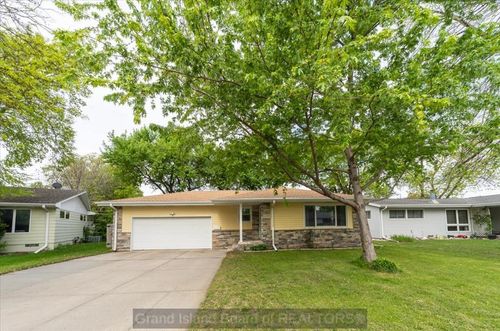 1740 Idlewood Ln, Grand Island, NE, 68803-6157 | Card Image