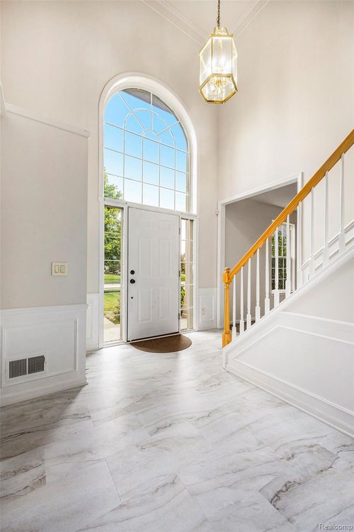 49620 Dunhill Dr, Macomb, MI, 48044-1739 | Card Image