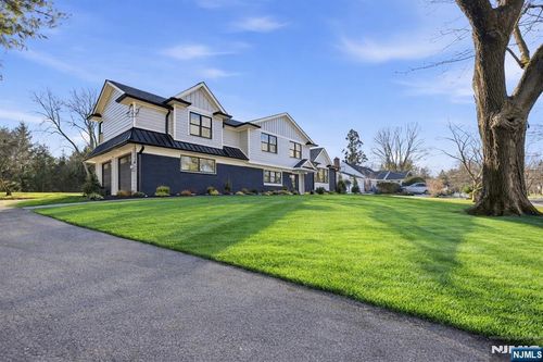 442 Ellis Pl, Wyckoff, NJ, 07481-1836 | Card Image