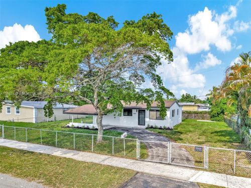 18810 Nw 43rd Ct, Miami Gardens, FL, 33055-2612 | Card Image