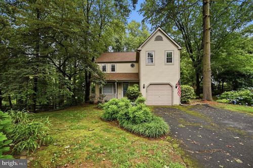 1649 Bennington Hollow Ln, RESTON, VA, 20194-1617 | Card Image