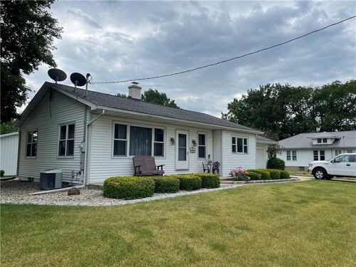 100 E Division St, Findlay, IL, 62534-3112 | Card Image