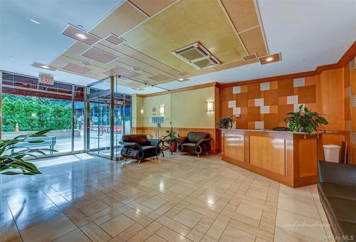 8d-116 Grosvenor Lane, New York, NY, 11415 | Card Image