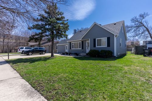 6737 104th Pl, Chicago Ridge, IL, 60415-1743 | Card Image