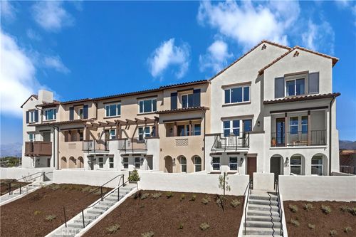 121 Evergreen Ln, Claremont, CA, 91711-3326 | Card Image
