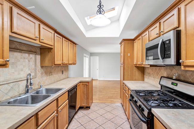 601 Sycamore Dr, House other with 3 bedrooms, 2 bathrooms and 2 parking in Elk Grove Village IL | Image 12
