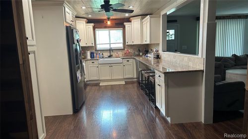 5021 Lakeborn Dr, White Lake, MI, 48383-1457 | Card Image