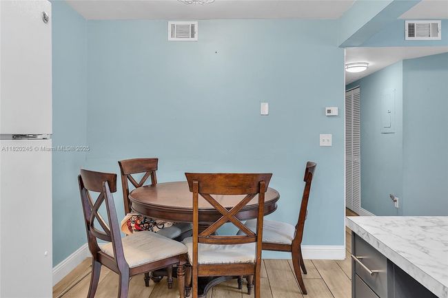 APT-207 - 251 Palm Cir W, Condo with 2 bedrooms, 1 bathrooms and null parking in Pembroke Pines FL | Image 5