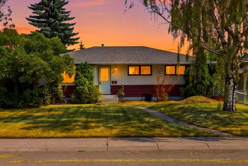 2622 42 St Se, Calgary, AB, T2B1G7 | Card Image