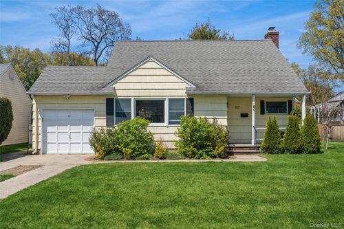 157 Chestnut St, Garden City, NY, 11530-6426 | Card Image