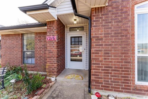 1216 Newbury Dr, Norman, OK, 73071-3852 | Card Image