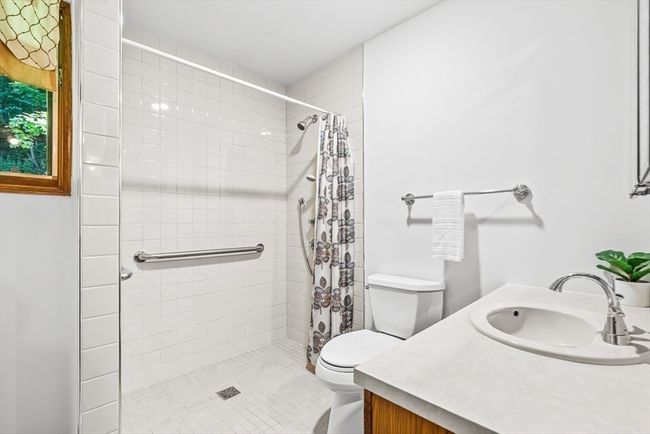 UNIT-4 - 22 Grove Pl, Condo with 2 bedrooms, 1 bathrooms and 1 parking in Winchester MA | Image 16