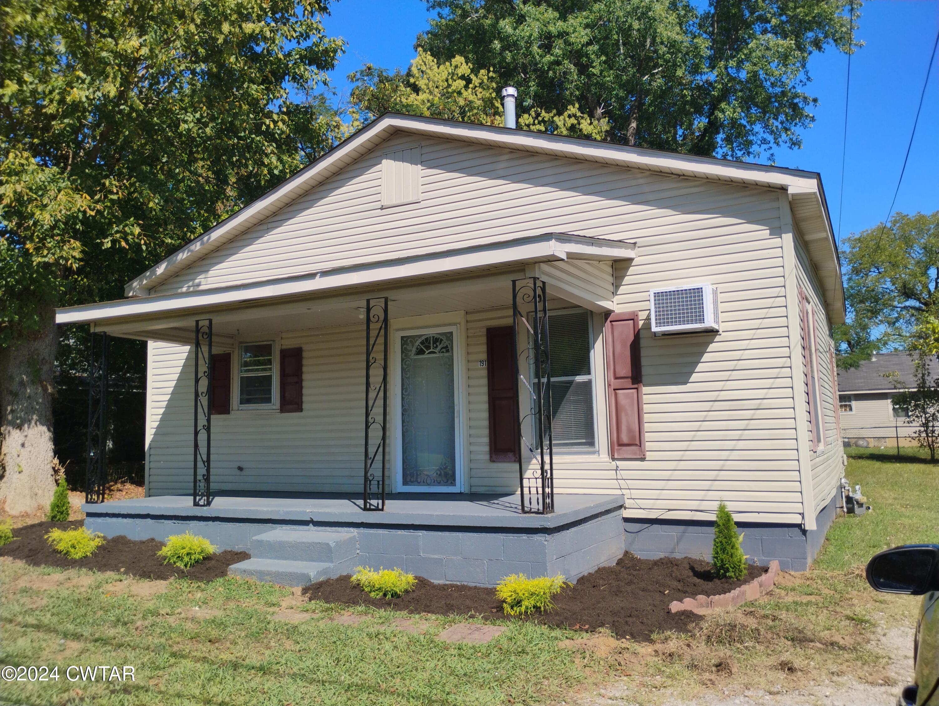Spring St, Lexington, TN 38351