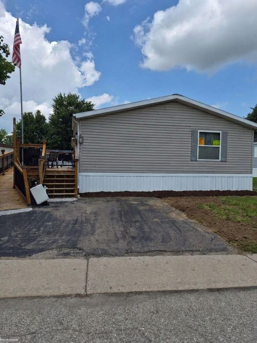 366 Diamond Cir, Whitmore Lake, MI, 48189-8269 | Card Image