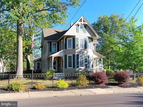 811 W Mill St, QUAKERTOWN, PA, 18951-1131 | Card Image