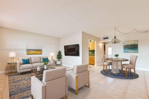 104h-13355 Sw 9th Ct, Pembroke Pines, FL, 33027-7014 | Card Image